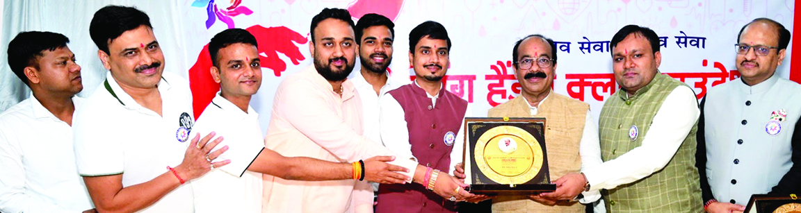 हेल्पिंग हेंड्स की समाजसेवा को उपमुख्यमंत्री ने सराहा हेल्पिंग हेंड्स की समाजसेवा को उपमुख्यमंत्री ने सराहा