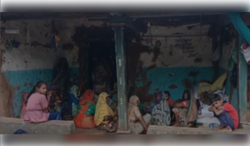 गुजरात के साबरकांठा में भारी बारिश में मकान ढहने से मां-बेटे की मौत गुजरात के साबरकांठा में भारी बारिश में मकान ढहने से मां-बेटे की मौत