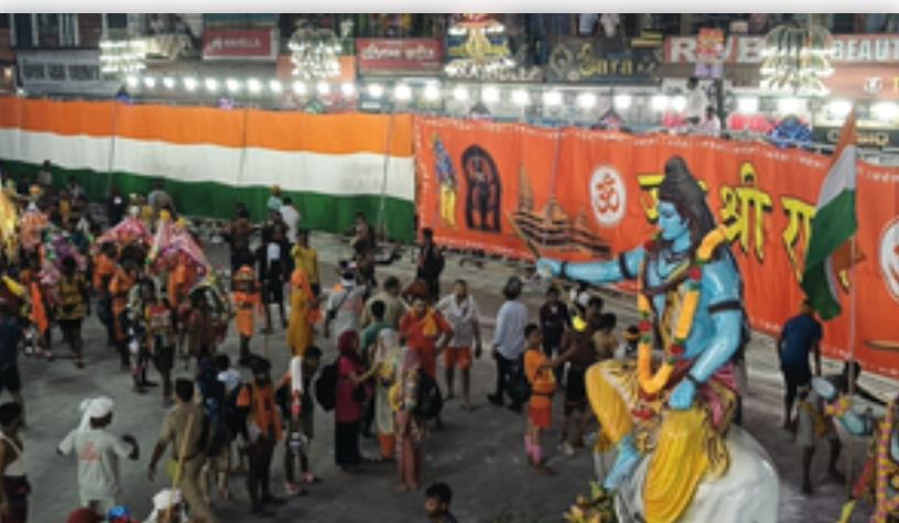 शहीदों के सम्मान में 351 फीट लंबे तिरंगे के साथ निकाली कांवड़ यात्रा शहीदों के सम्मान में 351 फीट लंबे तिरंगे के साथ निकाली कांवड़ यात्रा