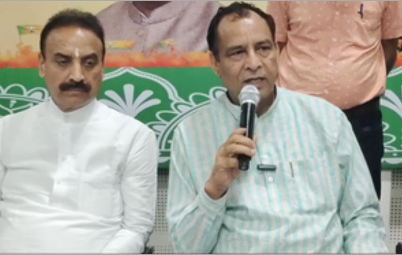 करनाल पहुंचे हरियाणा भाजपा अध्यक्ष मोहनलाल बड़ौली ने कांग्रेस और 'आप' पर बोला हमला करनाल पहुंचे हरियाणा भाजपा अध्यक्ष मोहनलाल बड़ौली ने कांग्रेस और 'आप' पर बोला हमला