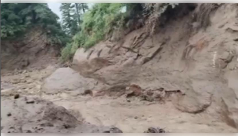 हिमाचल प्रदेश की पार्वती घाटी में बादल फटा, दुकानें और घर क्षतिग्रस्त हुए हिमाचल प्रदेश की पार्वती घाटी में बादल फटा, दुकानें और घर क्षतिग्रस्त हुए