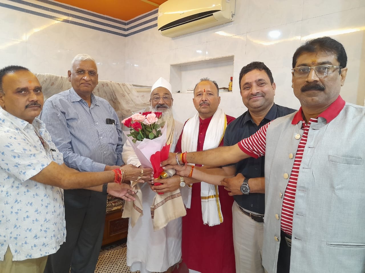 भूमिहार ब्राह्मण समाज ने डॉ. जोहर का किया सम्मान भूमिहार ब्राह्मण समाज ने डॉ. जोहर का किया सम्मान