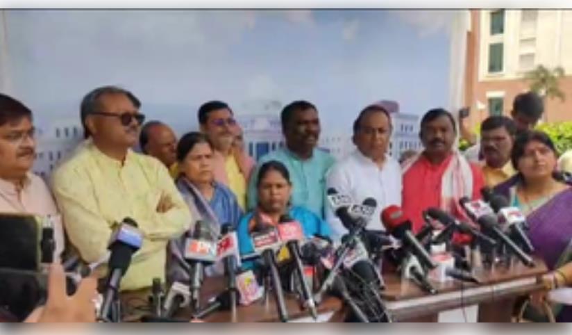झारखंड विधानसभा से भाजपा के 18 विधायकों के निलंबन पर नेता प्रतिपक्ष ने कहा, स्पीकर ने लोकतंत्र की हत्या की झारखंड विधानसभा से भाजपा के 18 विधायकों के निलंबन पर नेता प्रतिपक्ष ने कहा, स्पीकर ने लोकतंत्र की हत्या की