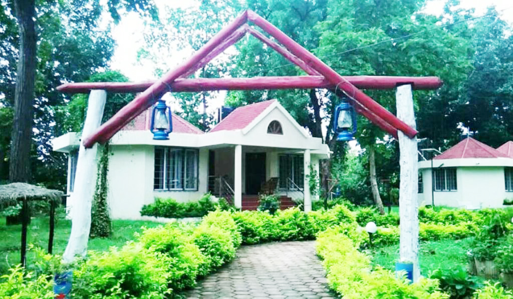 एटीआर के बैगा रिसॉर्ट में मॉनसून ऑफर, रूम का किराया 50 फीसदी घटा एटीआर के बैगा रिसॉर्ट में मॉनसून ऑफर, रूम का किराया 50 फीसदी घटा