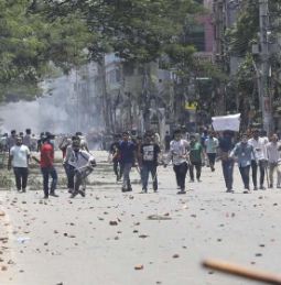 बांग्लादेश में प्रदर्शनकारियों और सत्तारूढ़ दल के समर्थकों के बीच झड़प; दो लोगों की मौत,30 घायल