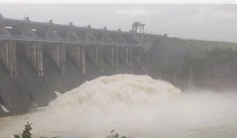 धनबाद : भारी बारिश के कारण बढ़ा मैथन व पंचेत डैम का जलस्तर, छोड़ा गया एक लाख क्यूसेक पानी 