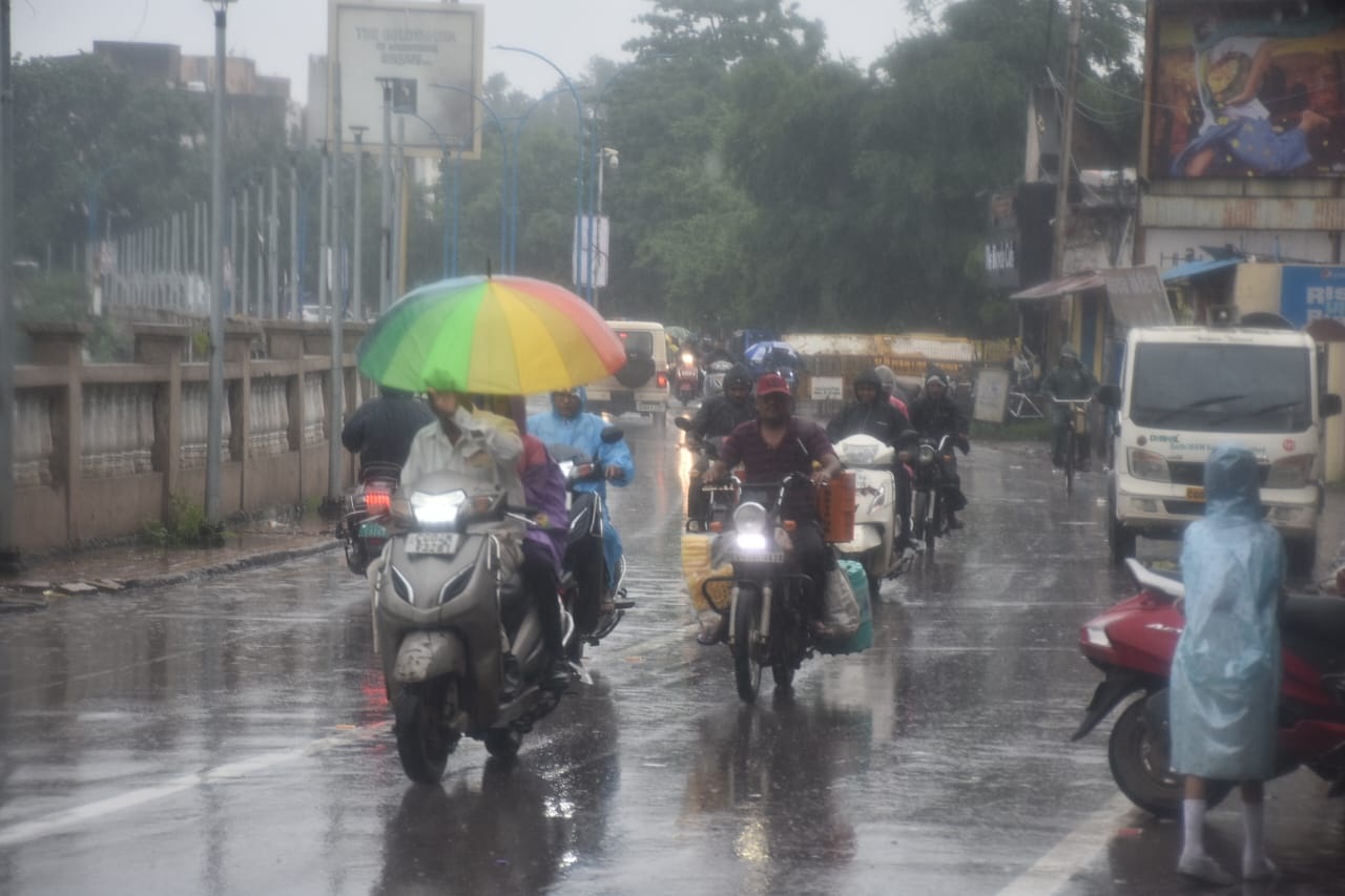 रिम-झिम भीगते पुराने रायपुर की यादें