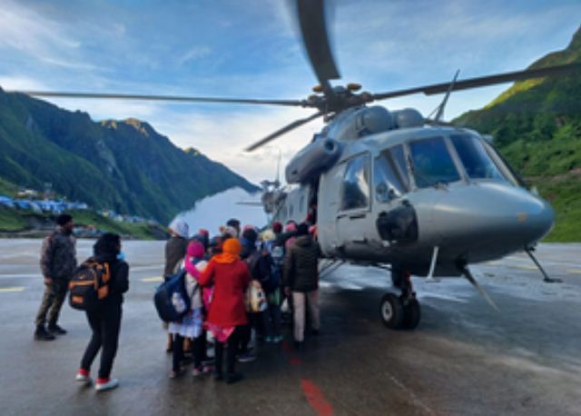 केदारघाटी में पांचवें दिन मौसम साफ होने पर चिनूक और एमआई-17 से शुरू हुआ रेस्क्यू ऑपरेशन