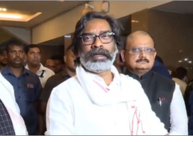 ट्रेन हादसों पर हेमंत सोरेन की टिप्पणी, ‘लगातार हो रही दुर्घटनाएं, केंद्र सरकार ध्यान दे’ 