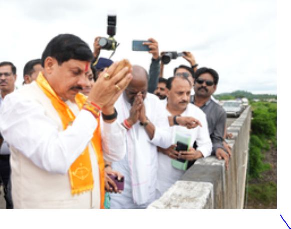 मध्य प्रदेश के मुख्यमंत्री ने लिया बाढ़ से निपटने की तैयारियों का जायजा 