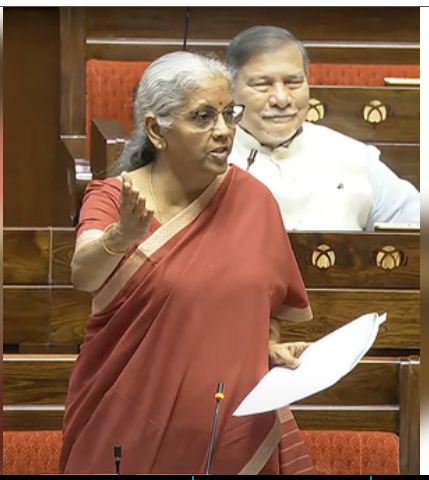 जनधन और बेसिक सेविंग्स अकाउंट में न्यूनतम बैलेंस रखने की जरूरत नहीं : वित्त मंत्री 