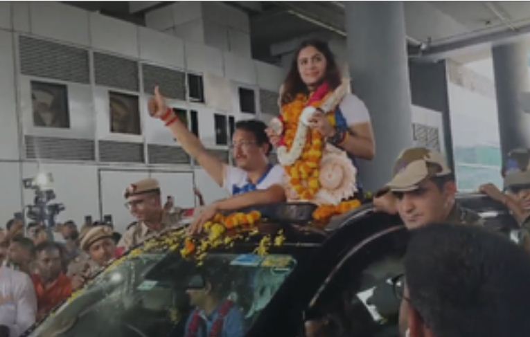 मनु भाकर के कोच ने कहा,'दुनिया देख रही है देश की बेटी की उपलब्धि'