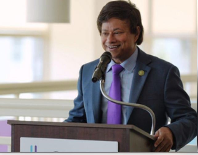 श्री थानेदार ने डेमोक्रेटिक कांग्रेस से फिर से नामांकन हासिल किया 