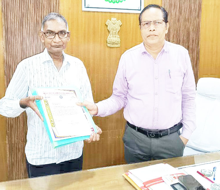 चेम्बर अध्यक्ष रतन शर्मा ने कलेक्टर से की भेंट चेम्बर अध्यक्ष रतन शर्मा ने कलेक्टर से की भेंट