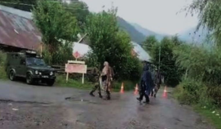 अनंतनाग मुठभेड़ में घायल हुए दो नागरिक, एक की इलाज के दौरान मौत 