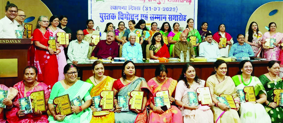 एक साझा संस्मरण सुधियों की दस्तक किताब में छग और अन्य प्रदेशों के 60 से ज्यादा रचनाकार एक साझा संस्मरण सुधियों की दस्तक किताब में छग और अन्य प्रदेशों के 60 से ज्यादा रचनाकार