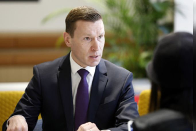 ईवी जलने के कारण खाक हुई 100 कारों के पीड़ितों से मिलेंगे मर्सिडीज-बेंज कोरिया के चीफ 