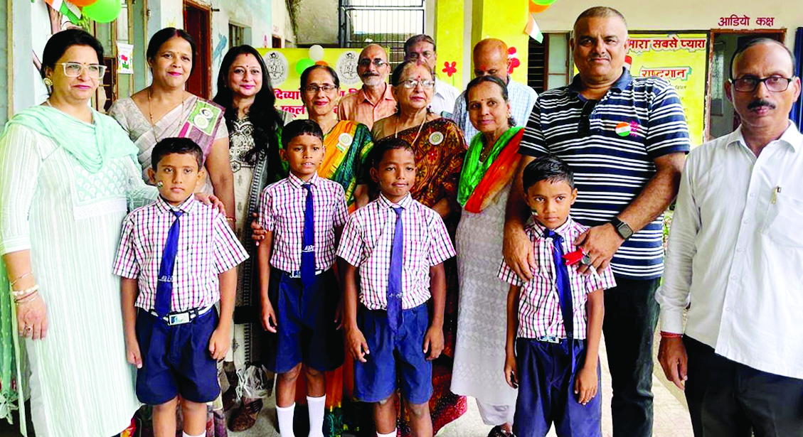 अर्पण दिव्यांग पब्लिक स्कूल के साथ इनरव्हील क्लब और रोटरी क्लब ने मनाया स्वतंत्रता दिवस अर्पण दिव्यांग पब्लिक स्कूल के साथ इनरव्हील क्लब और रोटरी क्लब ने मनाया स्वतंत्रता दिवस