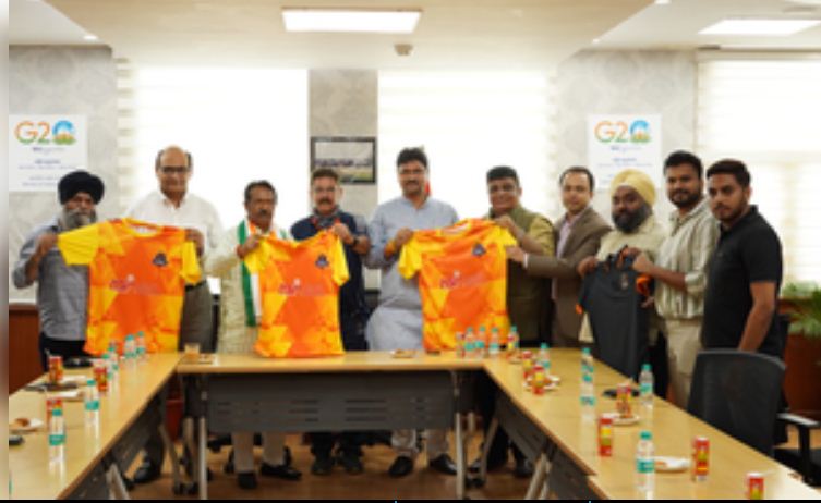 तेज गेंदबाज बनने के लिए अनुशासन, निरंतरता और कड़ी मेहनत जरूरी : नवदीप सैनी 