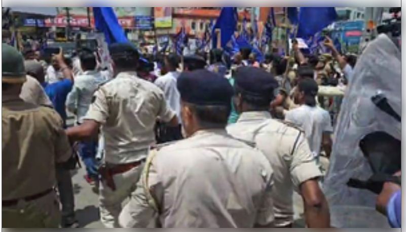 पटना में बंद समर्थकों का प्रदर्शन, पुलिस ने भांजी लाठियां 