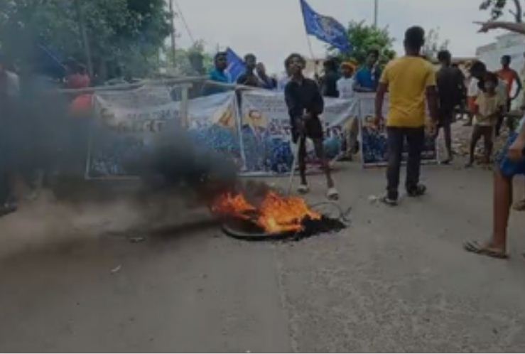 भारत बंद के दौरान कई राज्यों में प्रदर्शन, सड़कें जाम और बाजार बंद 