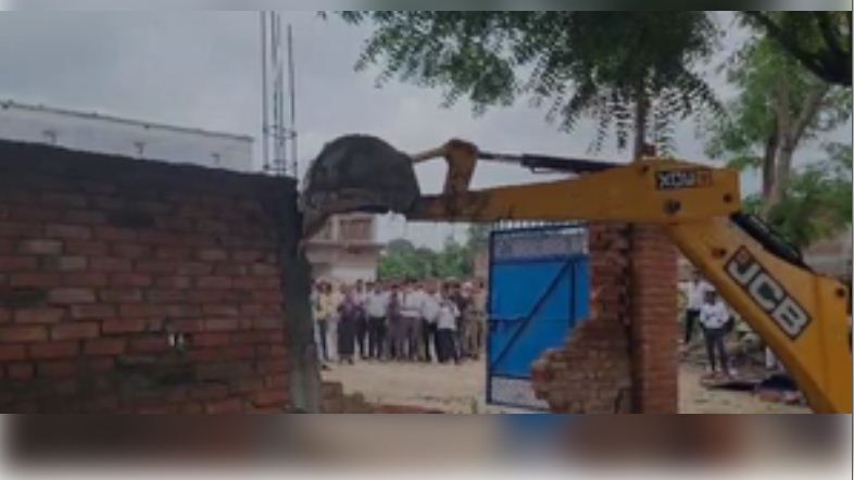 दुष्कर्म के आरोप में जेल में बंद नवाब सिंह के रिश्तेदार की संपत्ति पर चला बुलडोजर