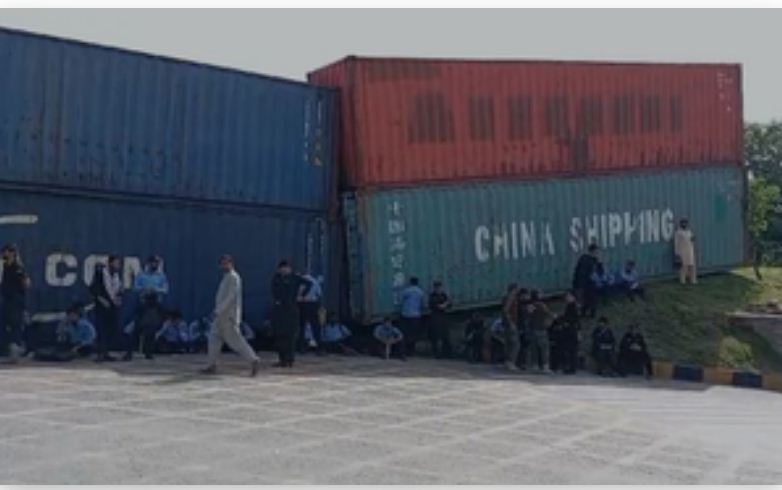 इस्लामाबाद की सड़कें सील होने के बाद पीटीआई ने टाली रैली 