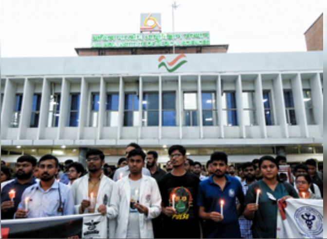 दिल्ली : एम्स के रेजिडेंट डॉक्टरों ने 11वें दिन हड़ताल समाप्त की 