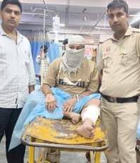 नोएडा: मुठभेड़ में चार बदमाश गिरफ्तार, तीन के पैर में लगी गोली नोएडा: मुठभेड़ में चार बदमाश गिरफ्तार, तीन के पैर में लगी गोली