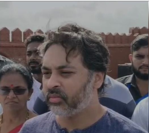 नीलेश राणे ने मालवण में शिवाजी महाराज की क्षतिग्रस्त प्रतिमा का किया निरीक्षण 