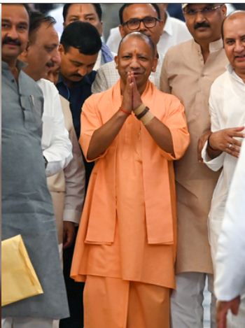 यूपी में उपचुनाव से पहले सीएम योगी जिले जिले जाकर तैयार कर रहे हैं चुनावी जमीन 