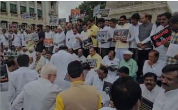 कर्नाटक में कांग्रेस का 'राजभवन चलो' मार्च, प्रियांक खड़गे ने कहा- राज्यपाल बन गए हैं भाजपा की कठपुतली