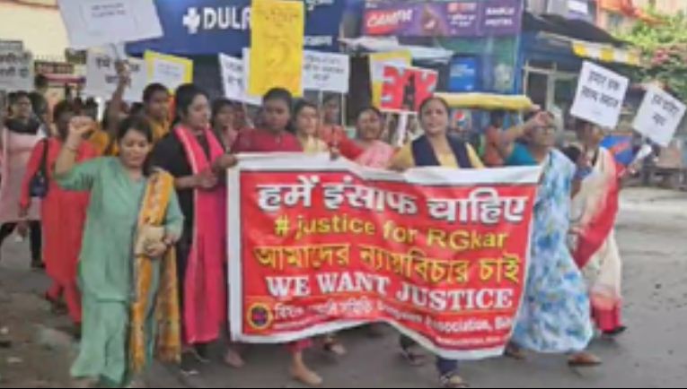 पटना में कोलकाता की घटना को लेकर महिलाओं का विरोध प्रदर्शन, उठाई इंसाफ की मांग