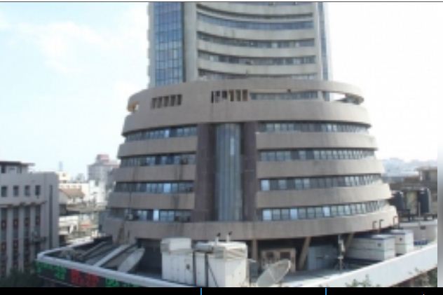 शेयर बाजार सपाट बंद, बैंकिंग शेयरों में हुई खरीदारी 