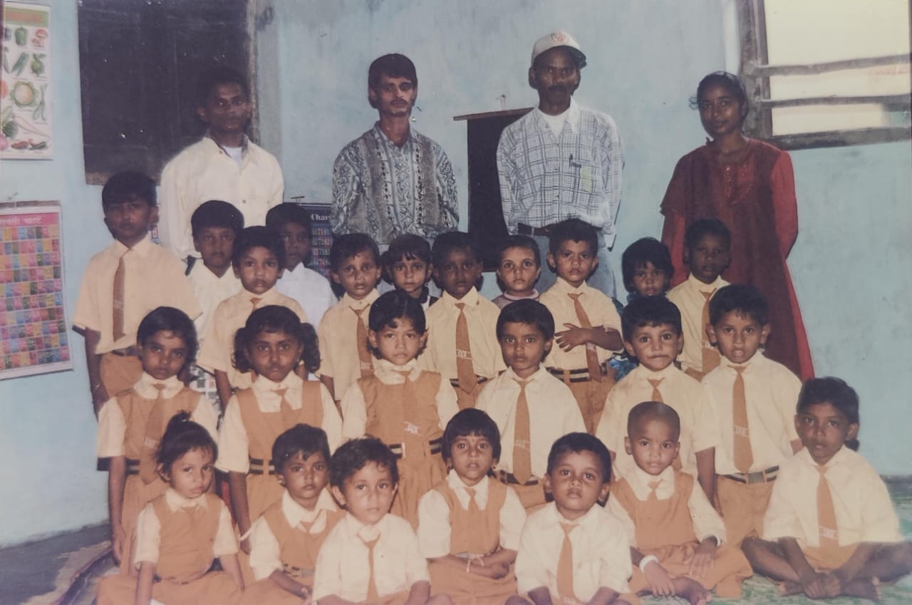 आदिवासी युवक का संघर्ष, 1992 में पहला इंग्लिश स्कूल खोला, बच्चों को दी उच्च स्तरीय शिक्षा आदिवासी युवक का संघर्ष, 1992 में पहला इंग्लिश स्कूल खोला, बच्चों को दी उच्च स्तरीय शिक्षा