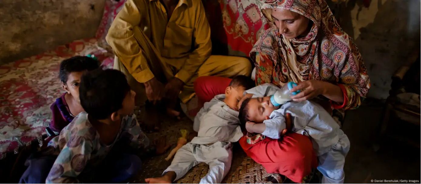 पाकिस्तान में बाढ़ से कैसे बढ़ी नाबालिग लड़कियों की शादियां?