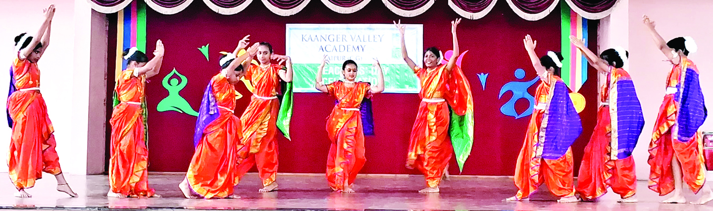 कांगेर वैली अकादमी में शिक्षक दिवस के अंतरसदनीय नृत्यों ने भरा हर्षोल्लास