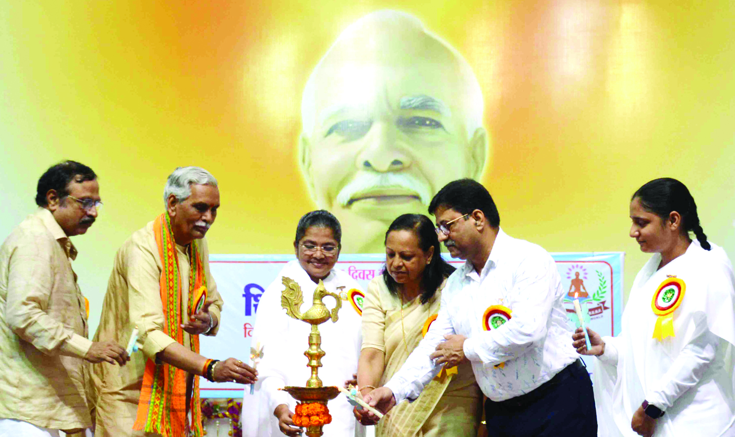 जीवन में सद्गुण प्राप्ति अध्यात्म से ही सम्भव-सविता दीदी जीवन में सद्गुण प्राप्ति अध्यात्म से ही सम्भव-सविता दीदी