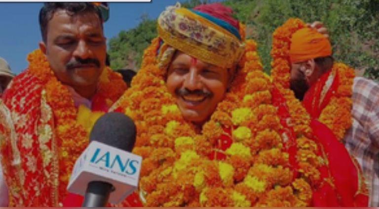 भाजपा प्रत्याशी बलवंत सिंह मनकोटिया ने भरा नामांकन, जनता से किए कई वादे 