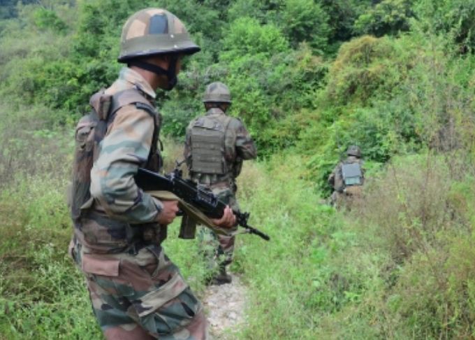 जम्मू-कश्मीर के उधमपुर में सुरक्षा बलों-आतंकवादियों के बीच मुठभेड़ 