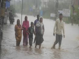 हिमाचल प्रदेश में लगातार बारिश से 32 सड़कों पर आवागमन ठप हिमाचल प्रदेश में लगातार बारिश से 32 सड़कों पर आवागमन ठप
