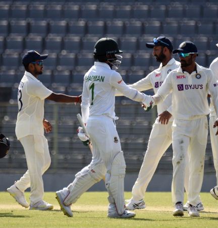 भारत ने बांग्लादेश को दिये शुरुआती झटके