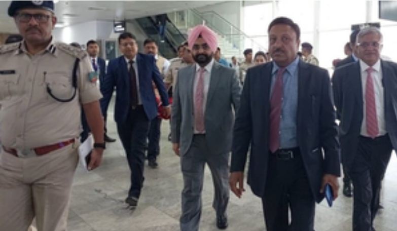 झारखंड चुनाव : मुख्य निर्वाचन आयुक्त की अगुवाई में इलेक्शन कमीशन रांची में कर रहा मैराथन बैठक