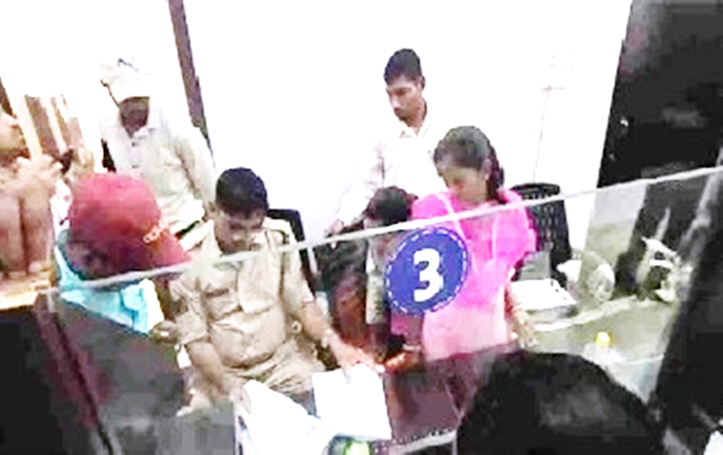 ‘छत्तीसगढ़’ का संपादकीय : नकली का सिलसिला यहां तक, खुली नकली एसबीआई ब्रांच! ‘छत्तीसगढ़’ का संपादकीय : नकली का सिलसिला यहां तक, खुली नकली एसबीआई ब्रांच!
