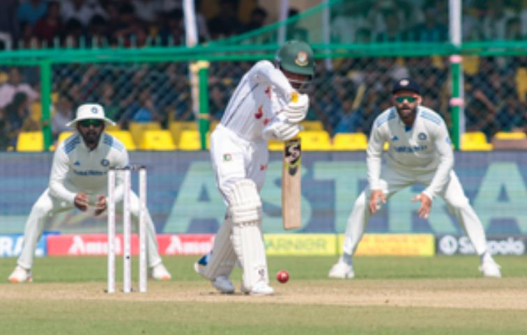भारत के खिलाफ मोमिनुल हक ने जड़ा शतक, कानपुर टेस्ट में रचा इतिहास 