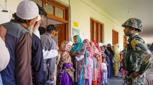 जम्मू-कश्मीर में ‘अपनी सरकार’ बनाने के लिए मतदाताओं में दिखा उत्साह जम्मू-कश्मीर में ‘अपनी सरकार’ बनाने के लिए मतदाताओं में दिखा उत्साह