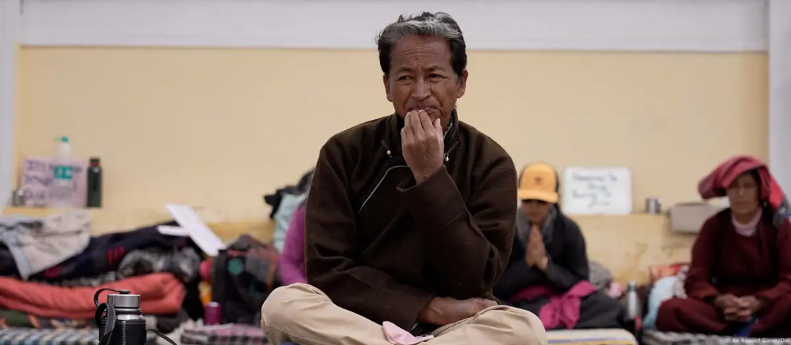 दिल्ली में हिरासत में क्यों लिए गए सोनम वांगचुक समेत 150 लोग