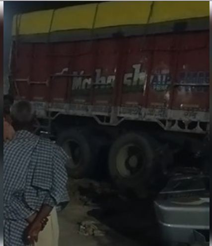 यूपी के मिर्जापुर में ट्रैक्टर-ट्रक की जोरदार टक्कर, 10 की मौत 3 घायल