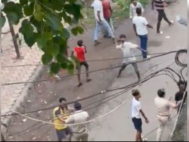 पूर्व सांसद के घर पर टीएमसी के गुंडों ने बम फेंके, पुलिस मूकदर्शक बनी रही : शुभेंदु अधिकारी 