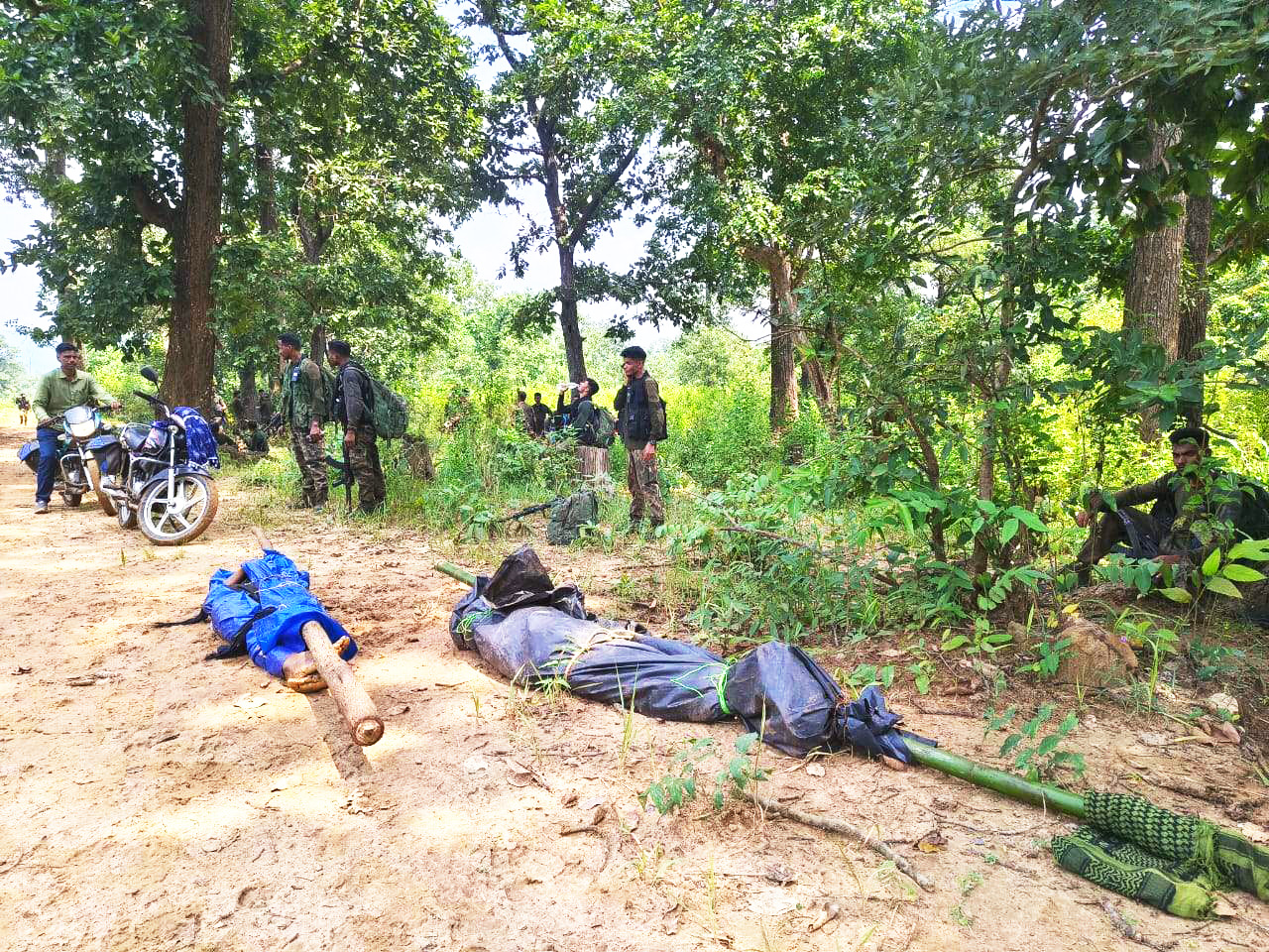 ‘छत्तीसगढ़’ का संपादकीय : देश के नक्सल मोर्चे पर छत्तीसगढ़ की असाधारण और अभूतपूर्व कामयाबी ‘छत्तीसगढ़’ का संपादकीय : देश के नक्सल मोर्चे पर छत्तीसगढ़ की असाधारण और अभूतपूर्व कामयाबी